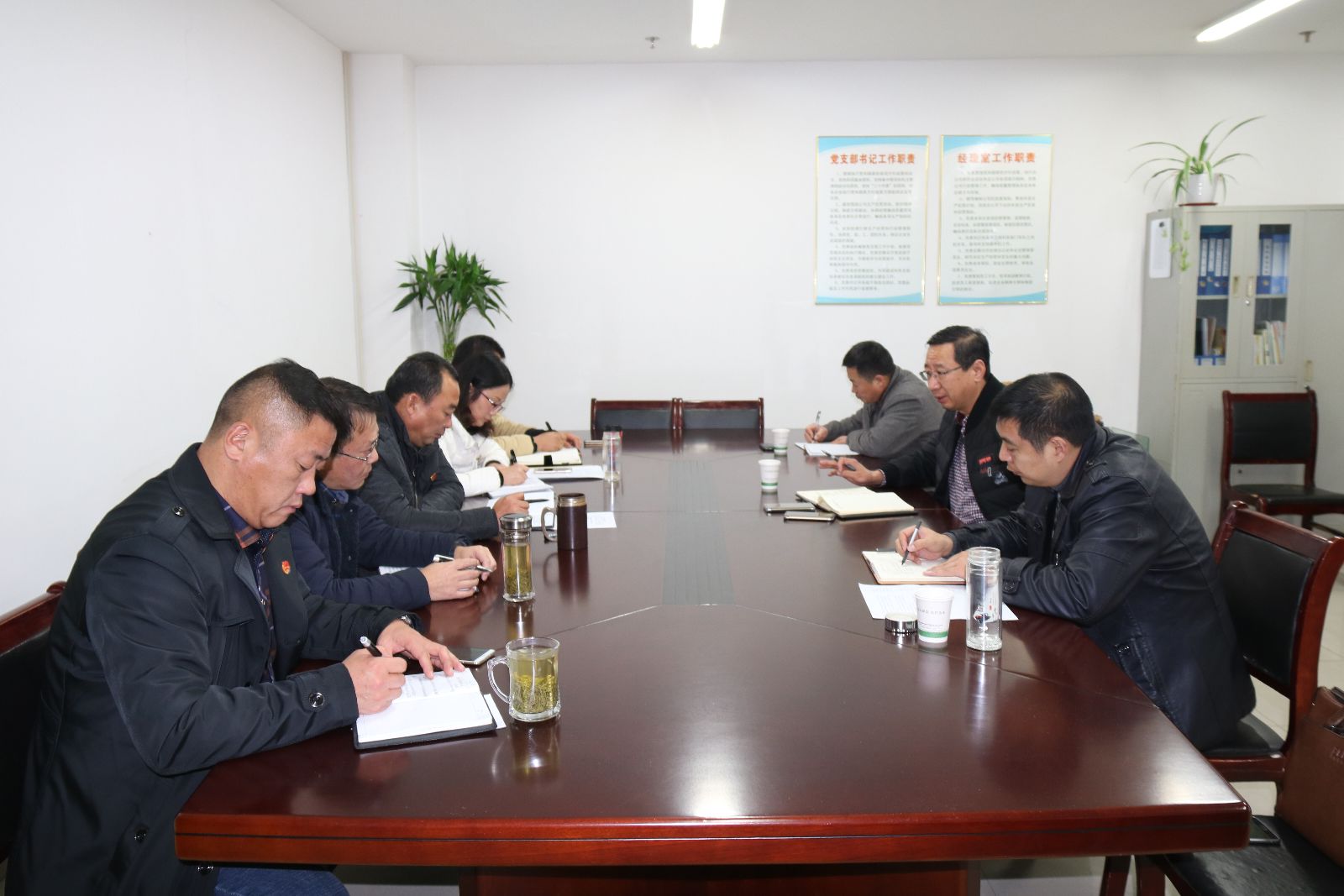 公交海州公司领导班子召开专题民主生活会